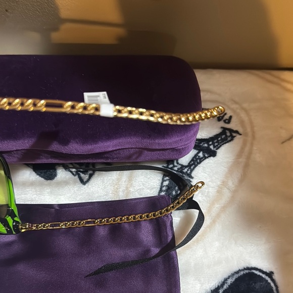 NWT Gucci Green and Black Sunglasses Premium Cat Eye Sunglasses With 2 Charms - Picture 5 of 8